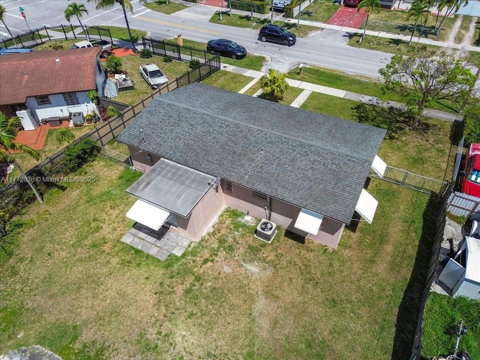 Недавно продано: $449,999 (3 спален, 1 ванн, 1042 Квадратных фут)