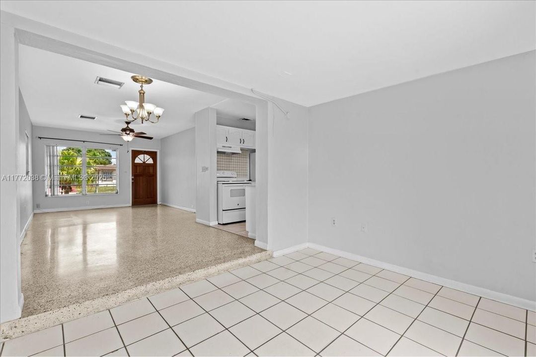 Недавно продано: $449,999 (3 спален, 1 ванн, 1042 Квадратных фут)