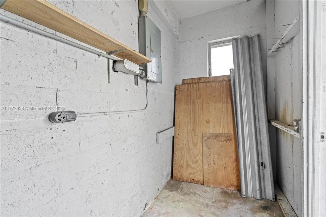 Недавно продано: $449,999 (3 спален, 1 ванн, 1042 Квадратных фут)