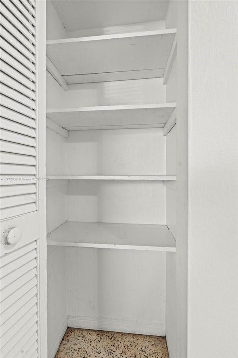 Недавно продано: $449,999 (3 спален, 1 ванн, 1042 Квадратных фут)