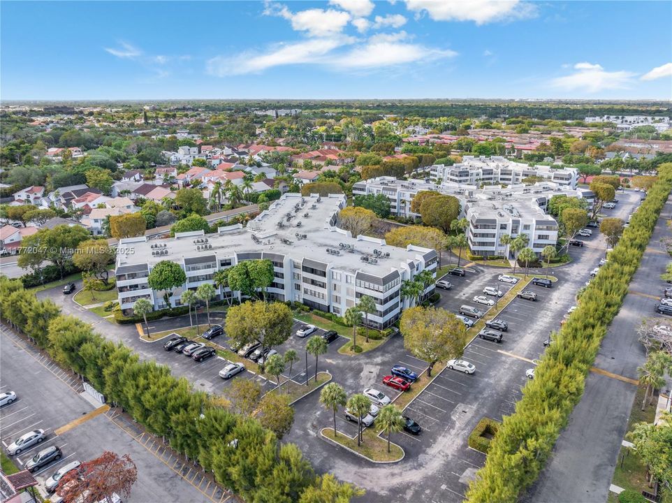 Recently Sold: $200,000 (1 beds, 1 baths, 895 Square Feet)