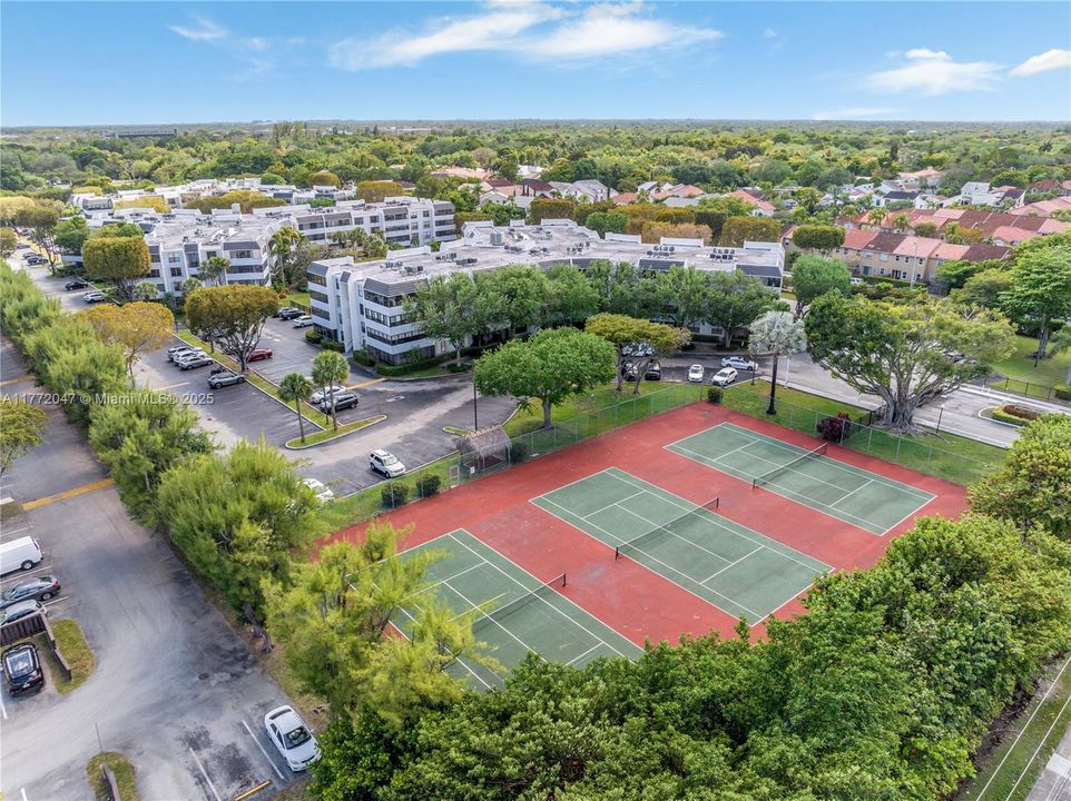 Recently Sold: $200,000 (1 beds, 1 baths, 895 Square Feet)