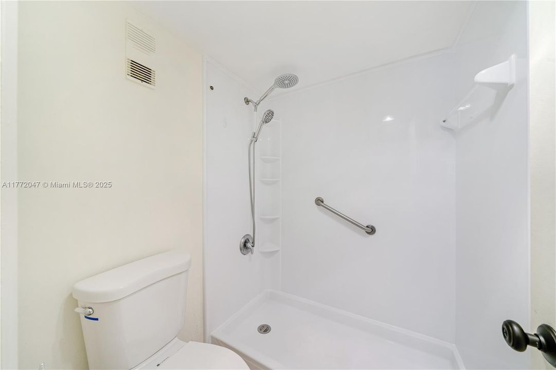 Recently Sold: $200,000 (1 beds, 1 baths, 895 Square Feet)
