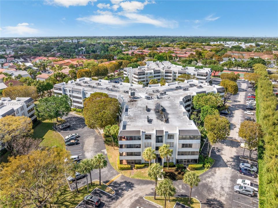 Recently Sold: $200,000 (1 beds, 1 baths, 895 Square Feet)