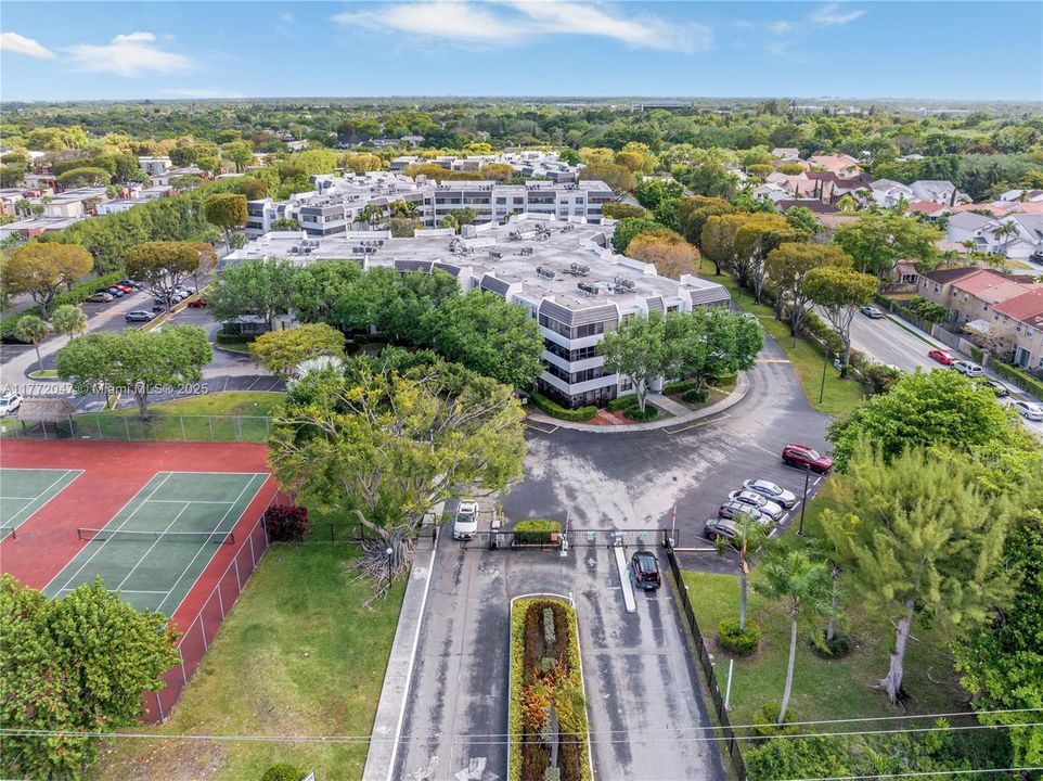 Recently Sold: $200,000 (1 beds, 1 baths, 895 Square Feet)