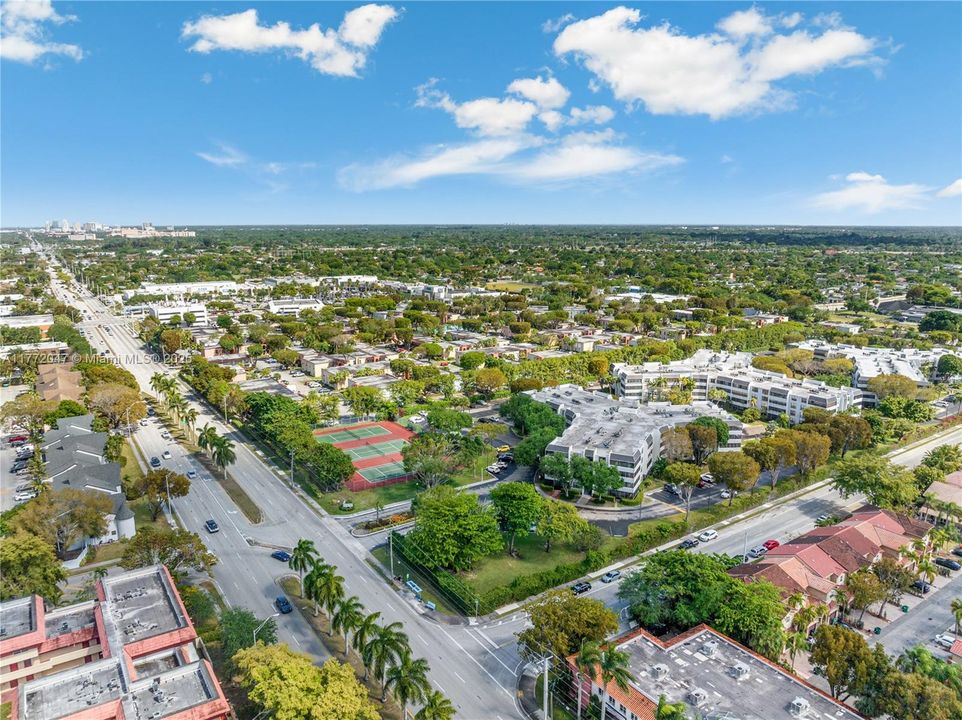 Recently Sold: $200,000 (1 beds, 1 baths, 895 Square Feet)