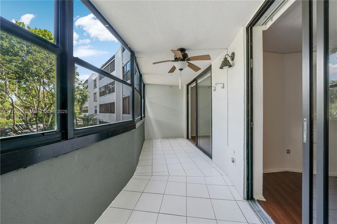 Recently Sold: $200,000 (1 beds, 1 baths, 895 Square Feet)