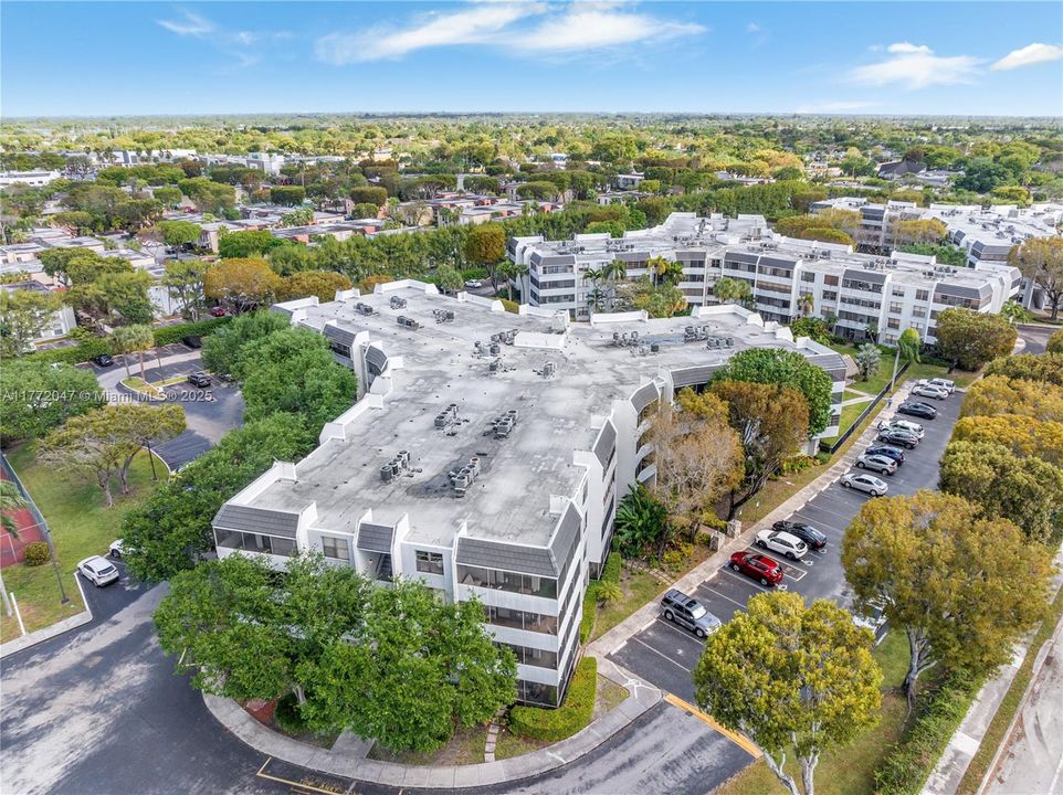 Recently Sold: $200,000 (1 beds, 1 baths, 895 Square Feet)