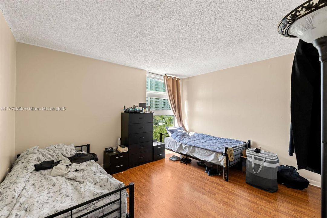 待售: $279,000 (1 贝兹, 1 浴室, 578 平方英尺)