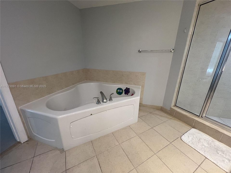 For Sale: $1,360,000 (2 beds, 2 baths, 1602 Square Feet)