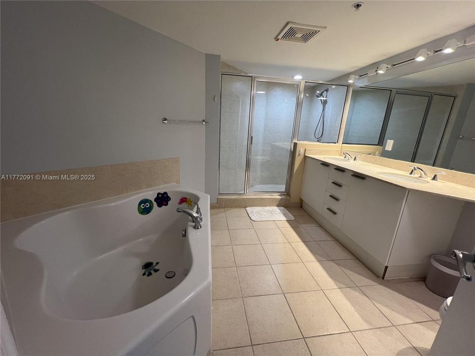 For Sale: $1,360,000 (2 beds, 2 baths, 1602 Square Feet)