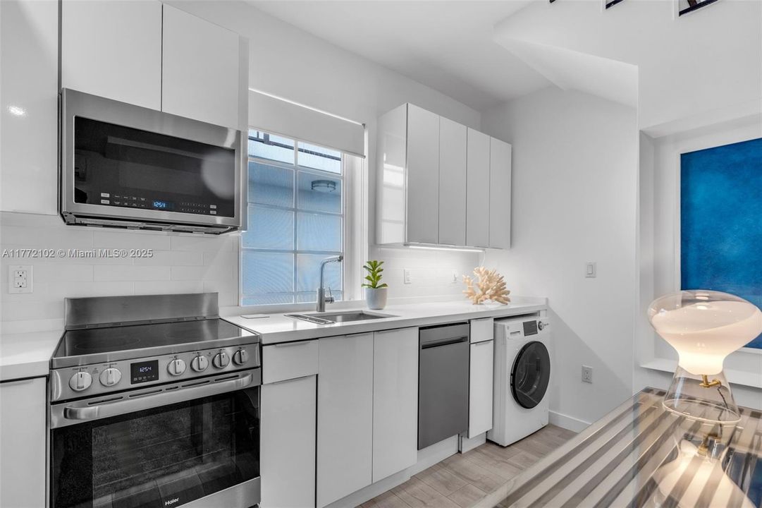 Recently Sold: $349,000 (1 beds, 1 baths, 511 Square Feet)