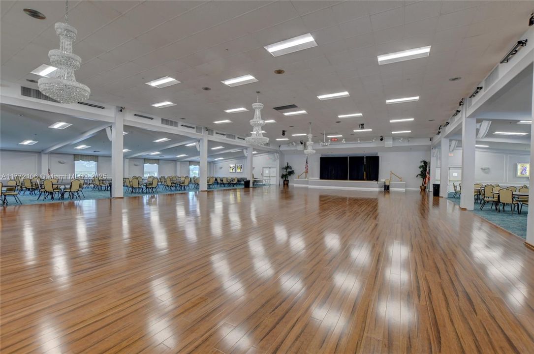 最近租的: $1,900 (2 贝兹, 1 浴室, 820 平方英尺)