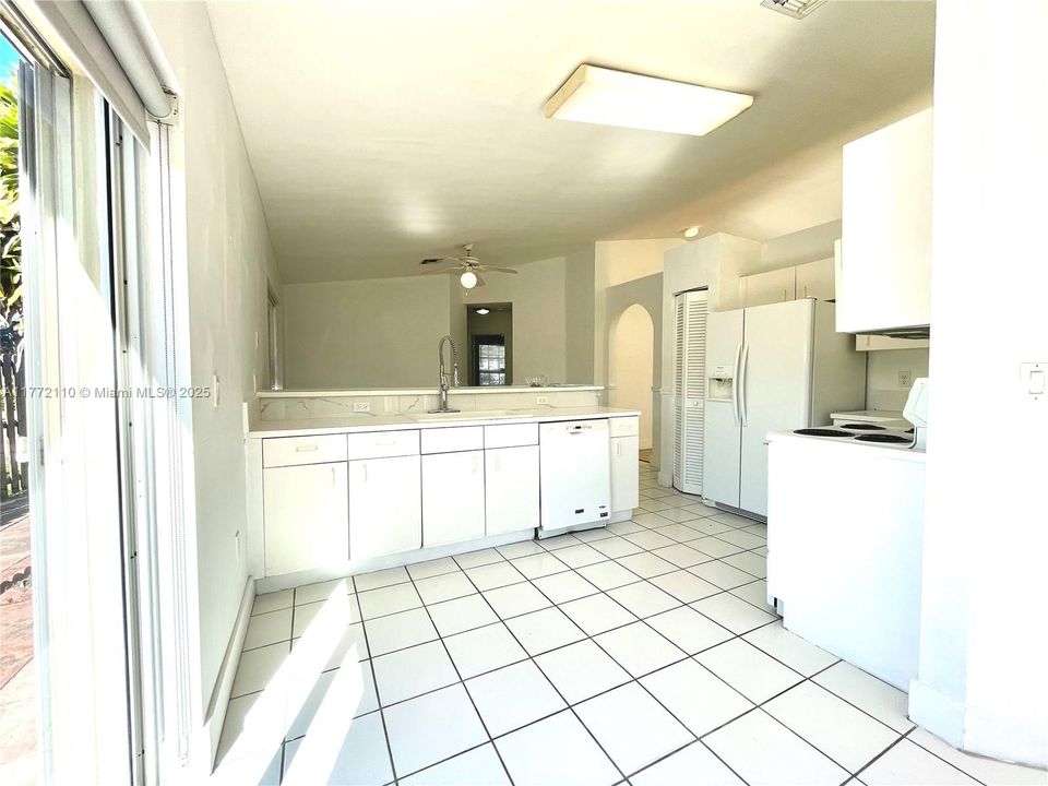 最近售出: $530,000 (3 贝兹, 2 浴室, 1578 平方英尺)