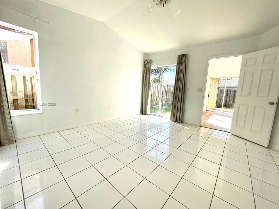 最近售出: $530,000 (3 贝兹, 2 浴室, 1578 平方英尺)