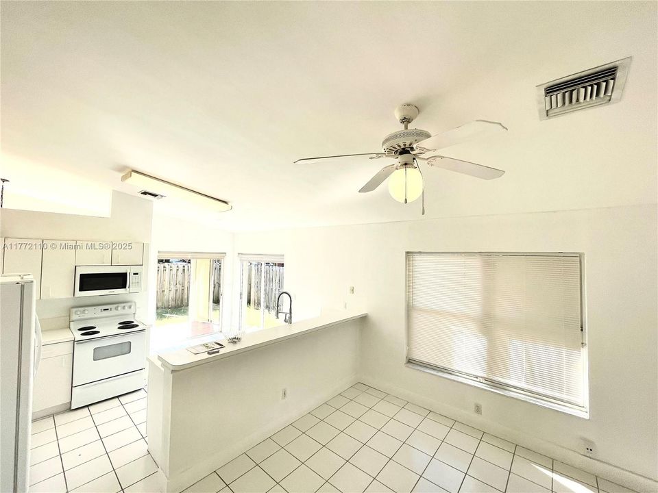 最近售出: $530,000 (3 贝兹, 2 浴室, 1578 平方英尺)