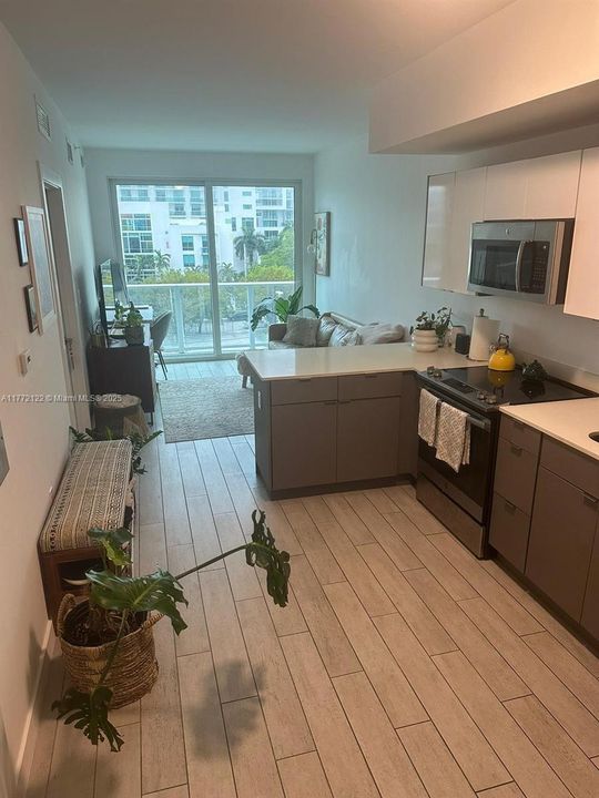 Recently Rented: $2,250 (1 beds, 1 baths, 560 Square Feet)