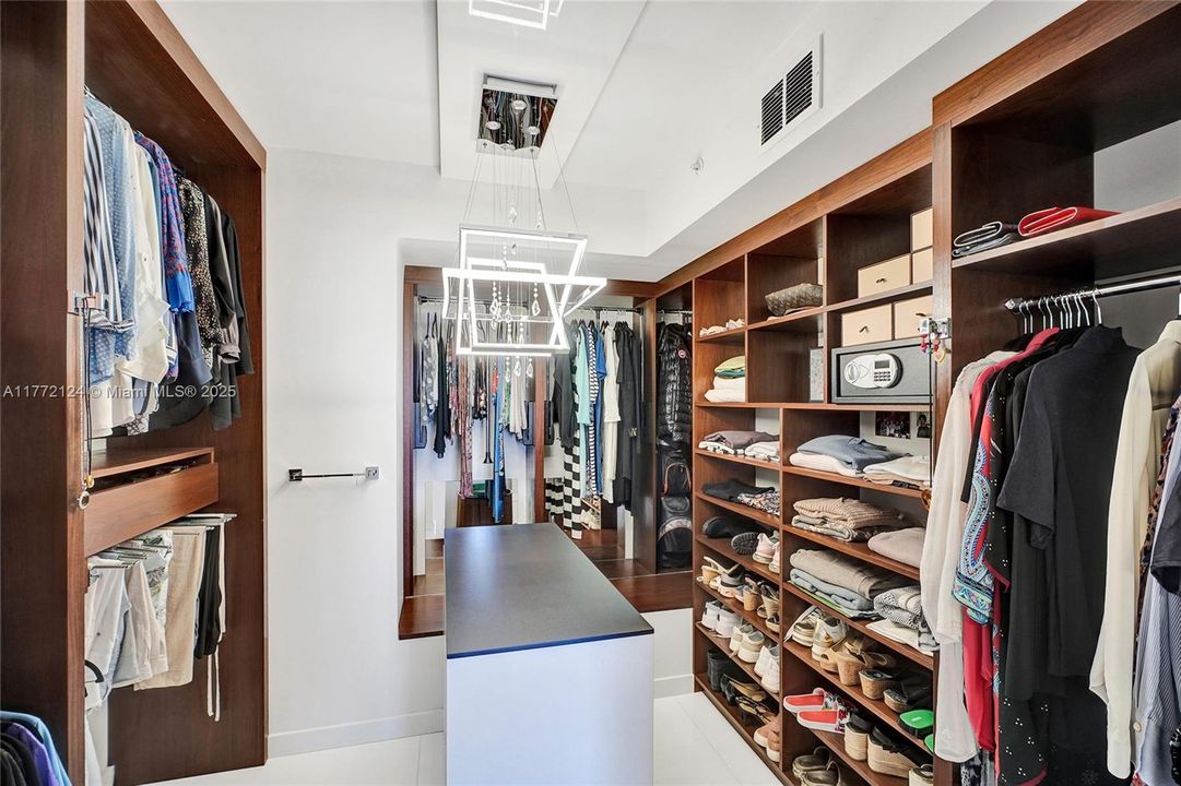 Recently Sold: $2,200,000 (3 beds, 3 baths, 1840 Square Feet)