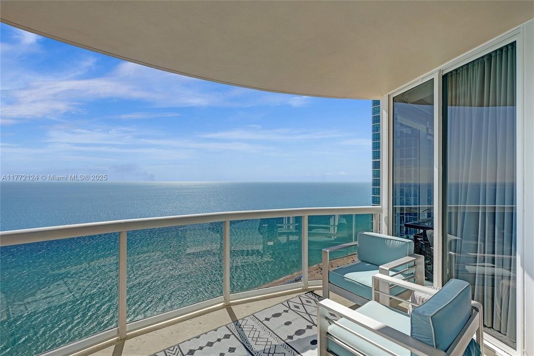 Recently Sold: $2,200,000 (3 beds, 3 baths, 1840 Square Feet)