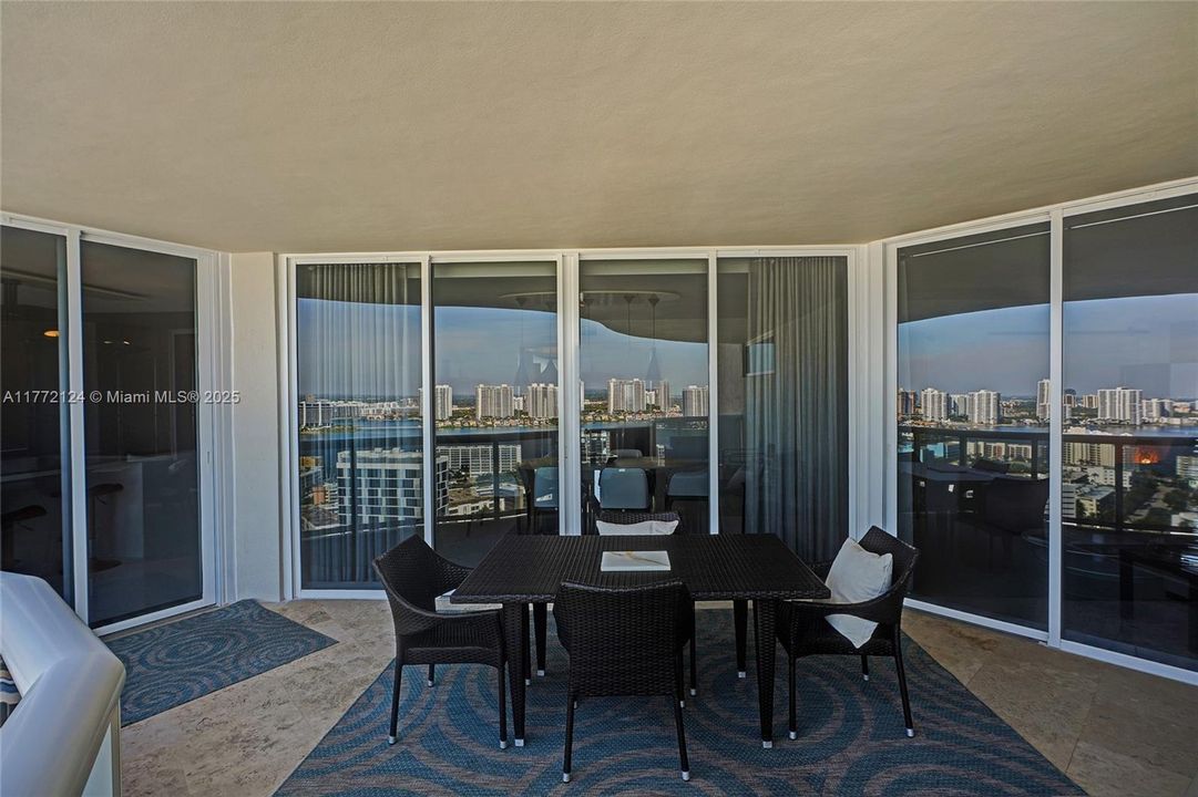 Recently Sold: $2,200,000 (3 beds, 3 baths, 1840 Square Feet)