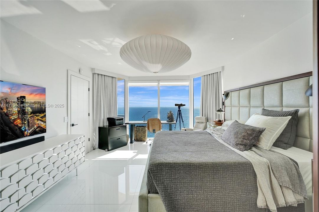 Recently Sold: $2,200,000 (3 beds, 3 baths, 1840 Square Feet)