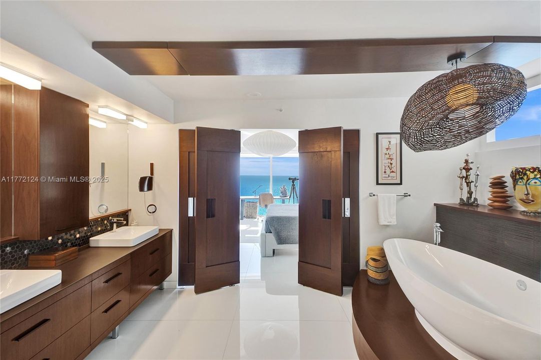 Recently Sold: $2,200,000 (3 beds, 3 baths, 1840 Square Feet)