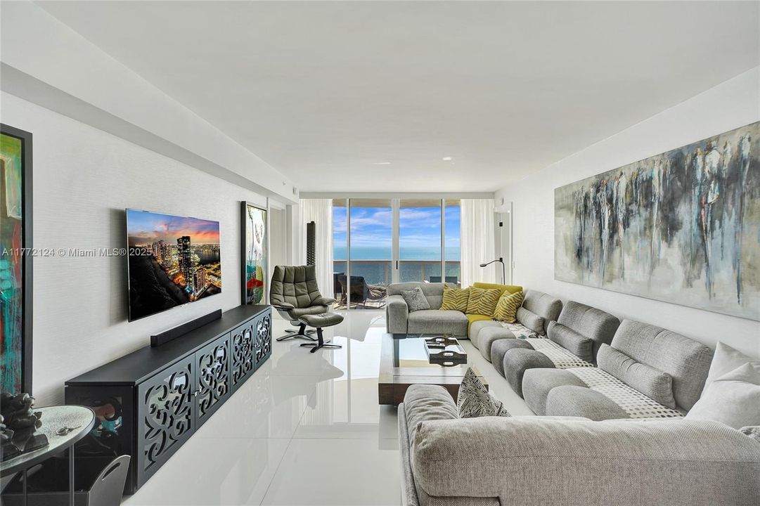 Recently Sold: $2,200,000 (3 beds, 3 baths, 1840 Square Feet)