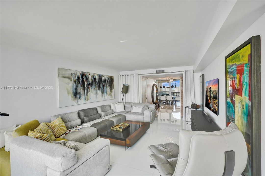 Recently Sold: $2,200,000 (3 beds, 3 baths, 1840 Square Feet)