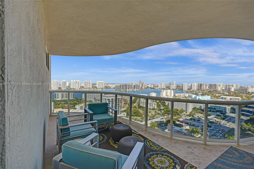 Recently Sold: $2,200,000 (3 beds, 3 baths, 1840 Square Feet)