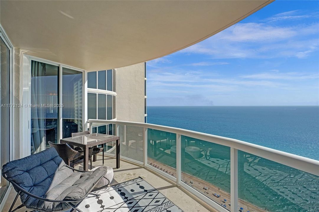 Recently Sold: $2,200,000 (3 beds, 3 baths, 1840 Square Feet)