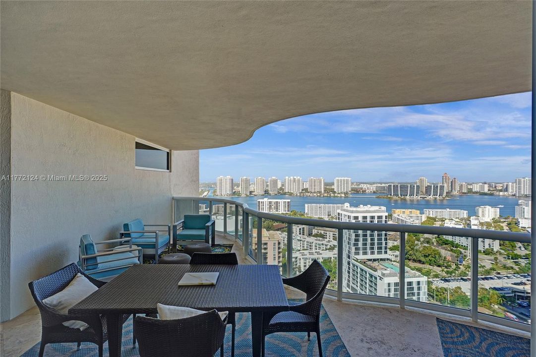 Recently Sold: $2,200,000 (3 beds, 3 baths, 1840 Square Feet)