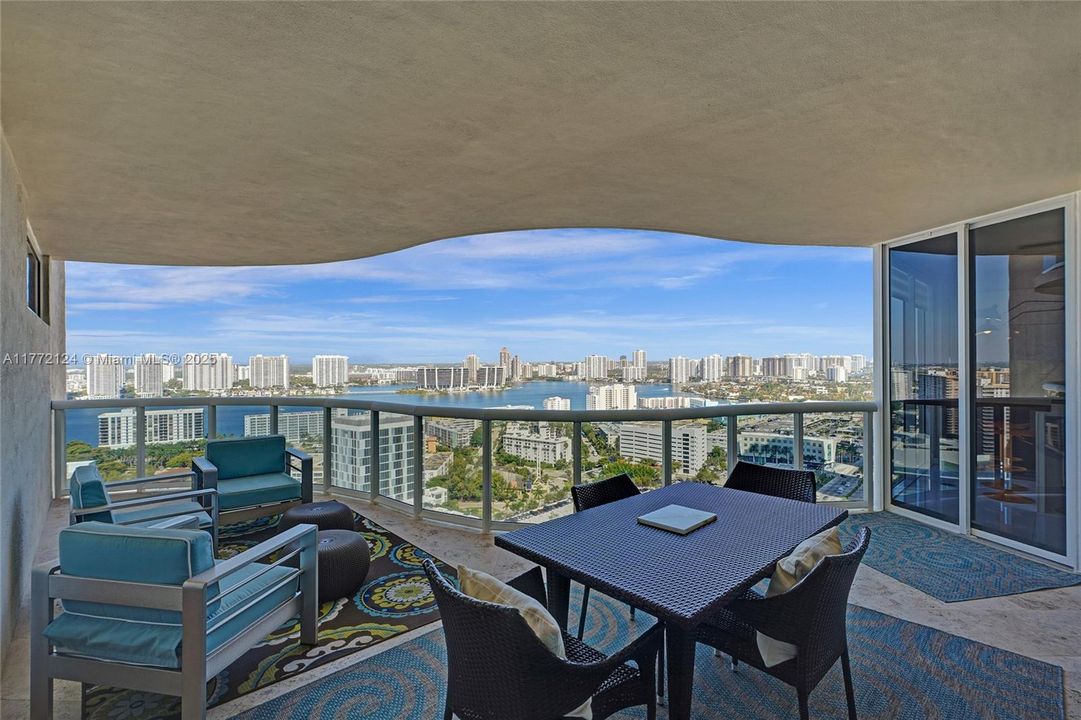 Recently Sold: $2,200,000 (3 beds, 3 baths, 1840 Square Feet)