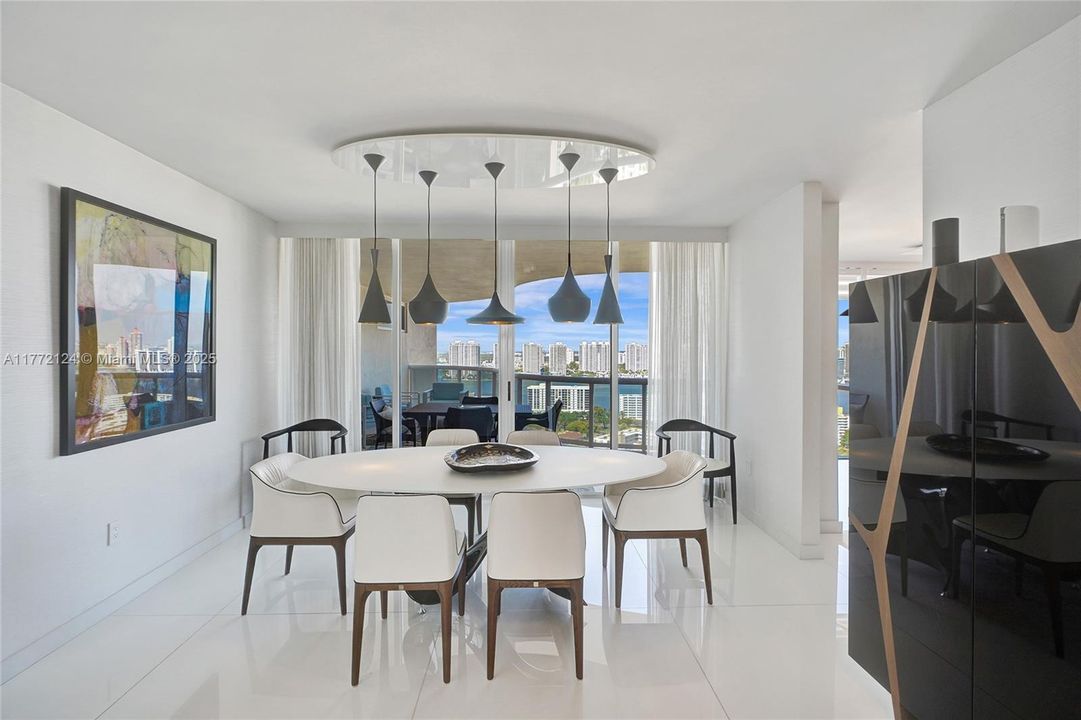Recently Sold: $2,200,000 (3 beds, 3 baths, 1840 Square Feet)