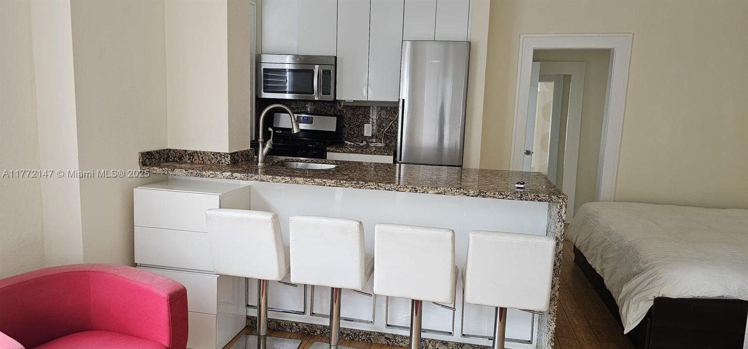 На продажу: $230,000 (0 спален, 1 ванн, 538 Квадратных фут)