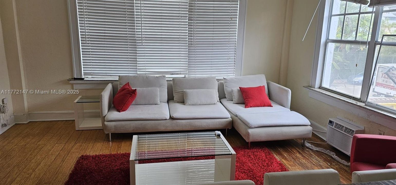 На продажу: $230,000 (0 спален, 1 ванн, 538 Квадратных фут)