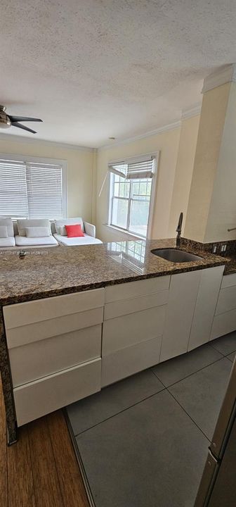 На продажу: $230,000 (0 спален, 1 ванн, 538 Квадратных фут)