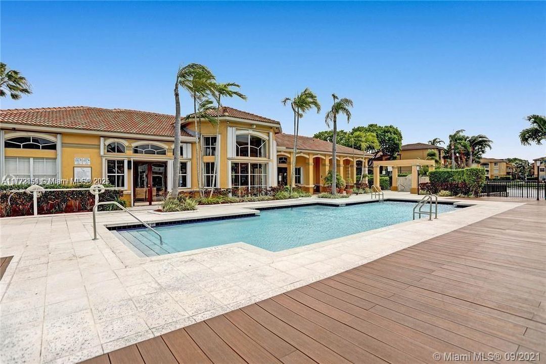 Недавно арендовано: $2,200 (2 спален, 2 ванн, 1230 Квадратных фут)