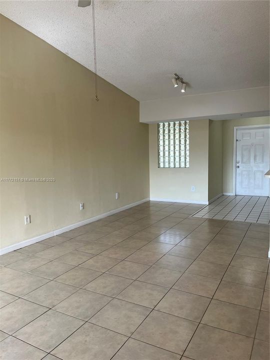 Недавно арендовано: $2,200 (2 спален, 2 ванн, 1230 Квадратных фут)