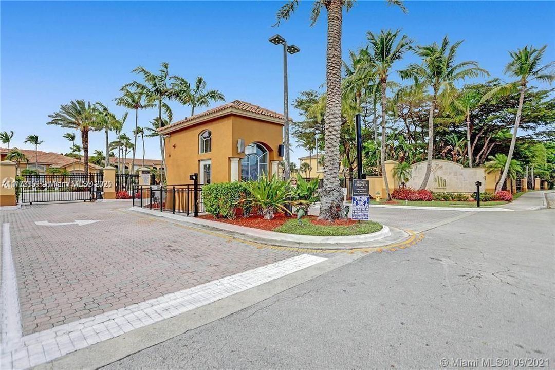 Недавно арендовано: $2,200 (2 спален, 2 ванн, 1230 Квадратных фут)