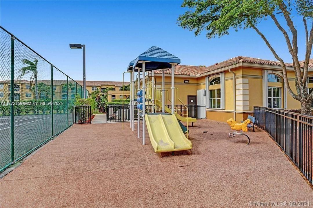 Недавно арендовано: $2,200 (2 спален, 2 ванн, 1230 Квадратных фут)