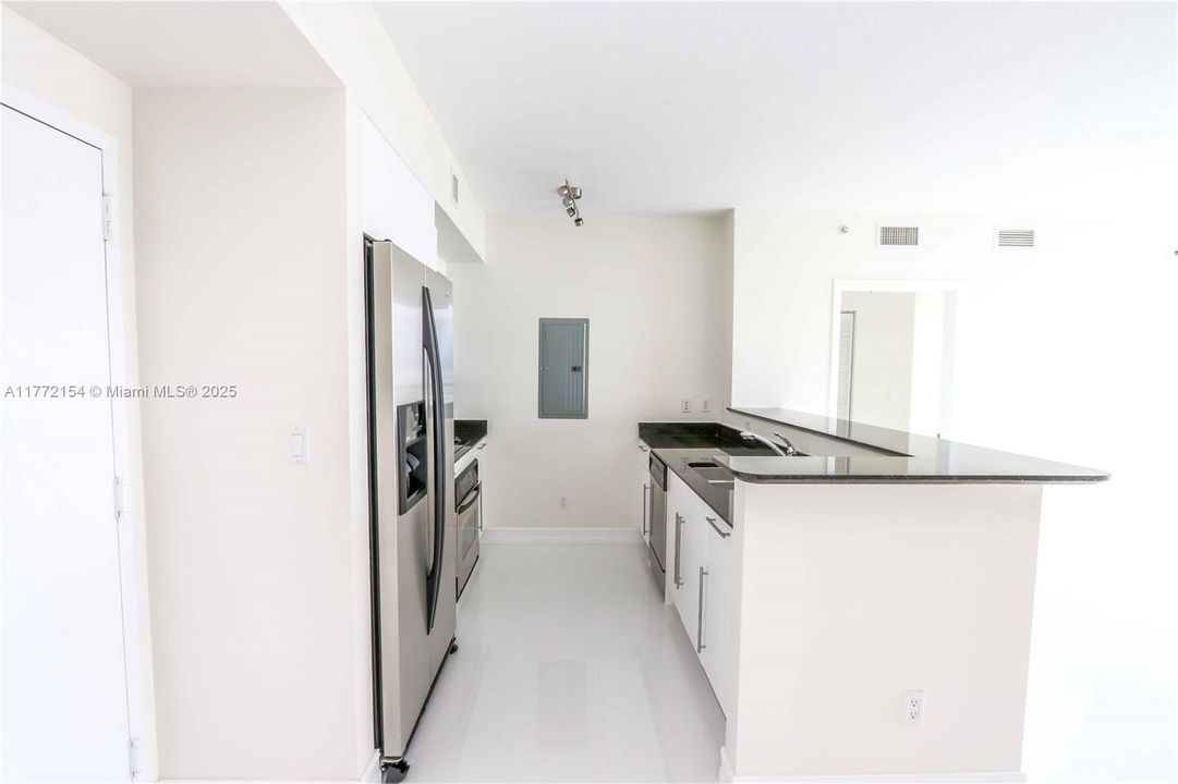 Recently Rented: $3,800 (2 beds, 2 baths, 1169 Square Feet)