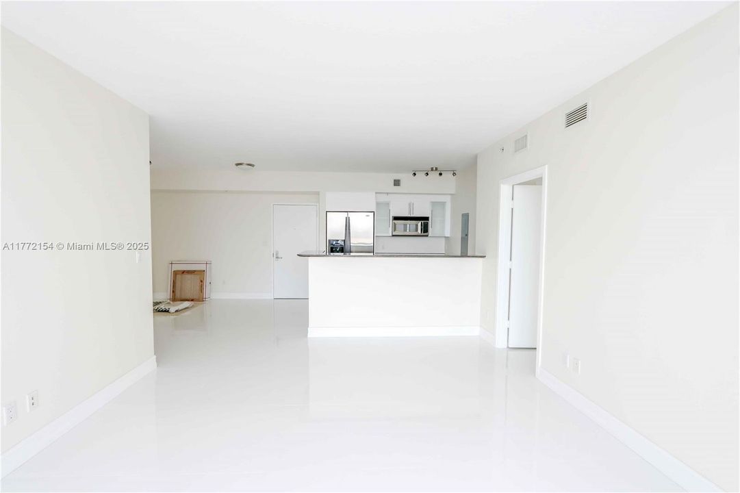 Recently Rented: $3,800 (2 beds, 2 baths, 1169 Square Feet)