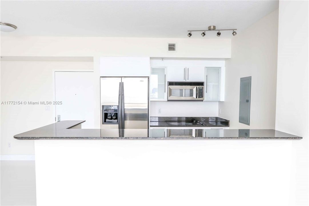 Recently Rented: $3,800 (2 beds, 2 baths, 1169 Square Feet)