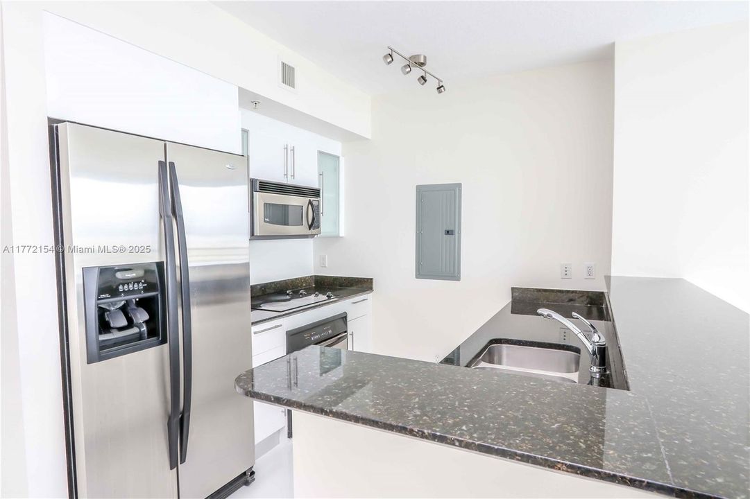 Recently Rented: $3,800 (2 beds, 2 baths, 1169 Square Feet)