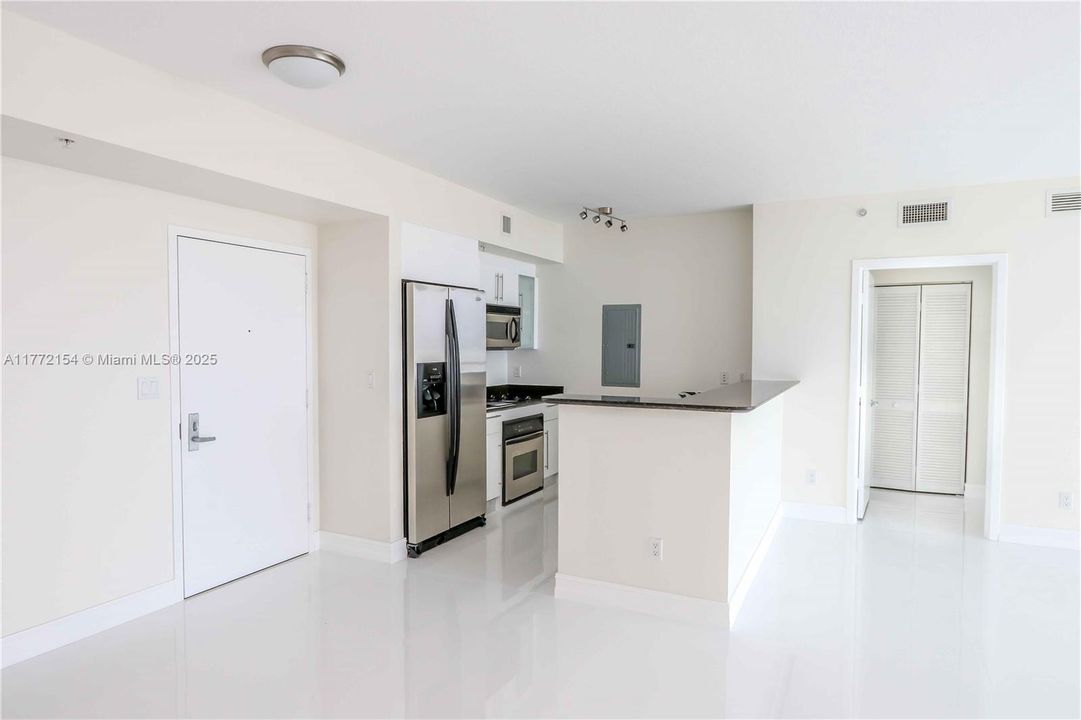 Recently Rented: $3,800 (2 beds, 2 baths, 1169 Square Feet)