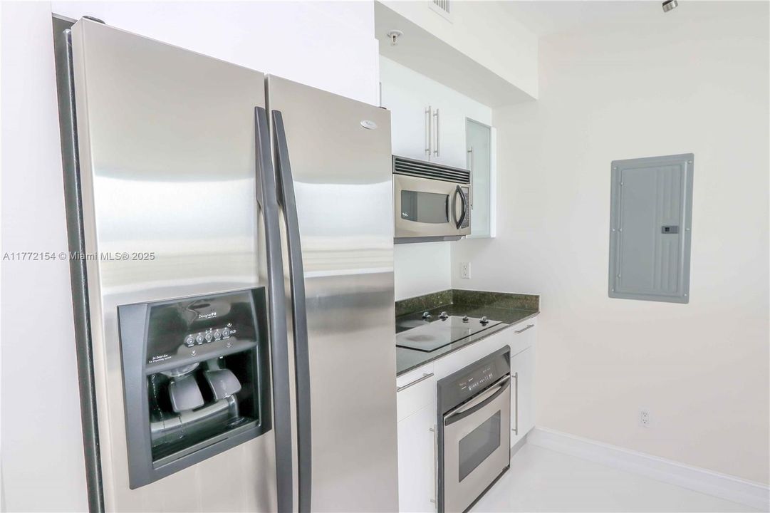 Recently Rented: $3,800 (2 beds, 2 baths, 1169 Square Feet)