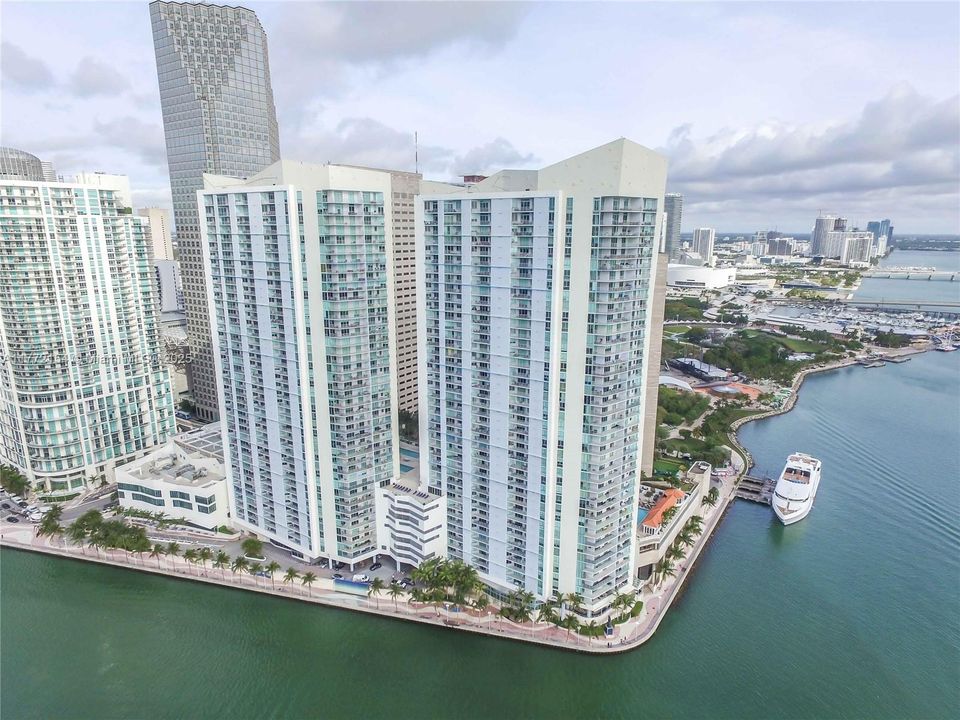 Recently Rented: $3,800 (2 beds, 2 baths, 1169 Square Feet)