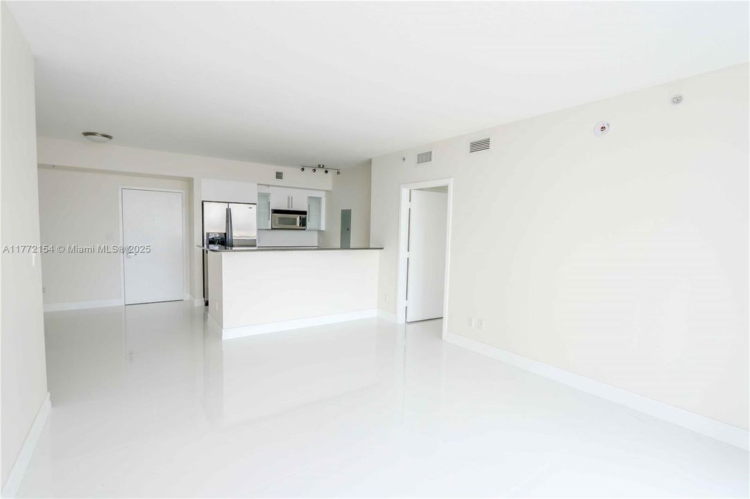 Recently Rented: $3,800 (2 beds, 2 baths, 1169 Square Feet)