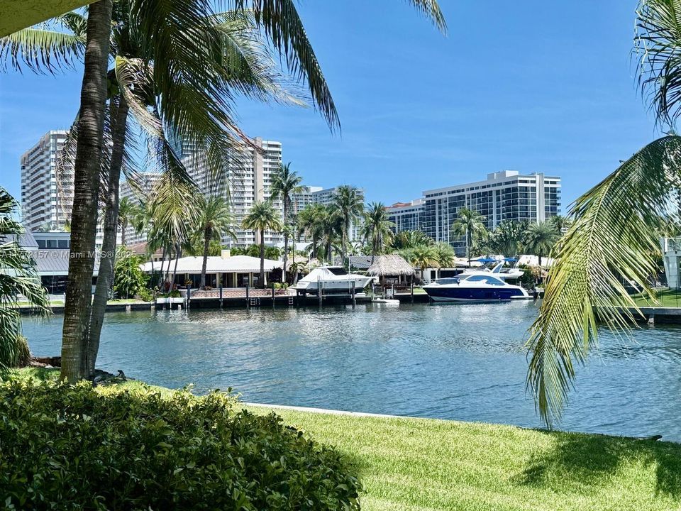 Recientemente alquilado: $2,400 (2 camas, 2 baños, 1150 Pies cuadrados)