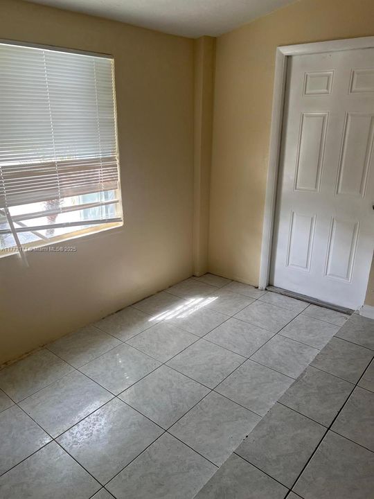 Recently Rented: $2,200 (3 beds, 1 baths, 1332 Square Feet)